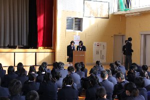 ３年生　学年集会で後期の学級目標発表！を開きます。