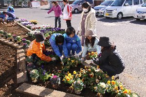 「学校はなはなプラン」に参加し、学校花壇完成!を開きます。